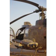 Hélicoptère de combat Gazelle Atam de l'ALAT (aviation légère de l'armée de terre) équipé de missiles Mistral pour la défense air-air des hélicoptères de combat Gazelle Hot.