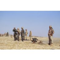 Démonstration des soldats égyptiens lors d'un exercice franco-égyptien de tir sur lance-missiles Milan. Déplacement d'air lors du tir.