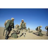 Exercice franco-américain d'héliportage d'une section de mortier de la 82e Airborne en ZDO (zone de déploiement opérationnel) Olive.