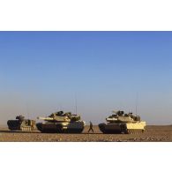 En ZDO (zone de déploiement opérationnel) Olive, présentation de deux chars de combat américains Abrams-M1 et d'un blindé M901.