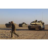 En ZDO (zone de déploiement opérationnel) Olive, un char de combat américain Abrams-M1 et deux blindés M901.