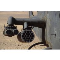 Hélicoptère de combat américain Bell-209 Huey Cobra dans le désert en ZDO (zone de déploiement opérationnel) Olive.