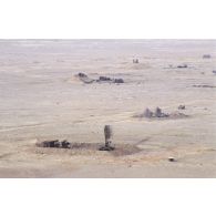 Vue aérienne d'installations radar irakiennes détruites aux abords de la base aérienne d'Al Salman.