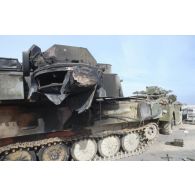 Epave d'un canon antiaérien automoteur ZSU-23-4 Shilka irakien détruit et abandonné sur la route reliant Koweit City à Bassora après la libération de la ville.