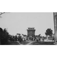 Au Tonkin. Nam Dinh. Enterrement. [légende d'origine]