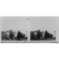 Maison militaire et civile - cuisine Mahmadou Taraore, Ortonnana Mory Koné, bagages, tente. [légende d'origine]<br>