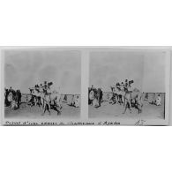 Départ d'une course de chameaux à Agades. [légende d'origine]<br>