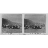 En Adrar des Ileras - distribution de vivres, puits d'In Ouzel. [légende d'origine]<br>