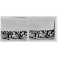 Avant l'escorte de l'Azalaï - lieutenant Gautier, capitaine Tonnot, lieutenant Gillles. [légende d'origine]<br>