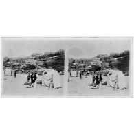 Arrivée au puits de Timissao - milieu du Sahara. [légende d'origine]