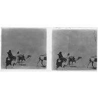 D'Tanezrouft - tirailleur ayant la figure entourée contre la chaleur. [légende d'origine]