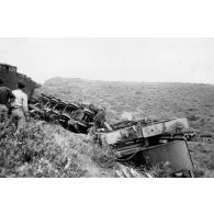 Train 3223 du 14-12-52 miné au K 672+500 près de Song Bo. [légende d'origine]