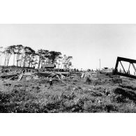 Song Bô. Pont métallique de 140 m saboté dans la nuit du 23 au 24 mai 1953. [légende d'origine]