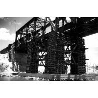 Pont nommé I2VF saboté le 2/6/1952. [légende d'origine]