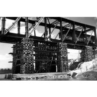 Pont nommé I2VF saboté le 2/6/1952. [légende d'origine]