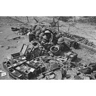 A Dieppe, du matériel récupéré sur la plage peu après la tentative de débarquement anglo-canadienne (raid sur Dieppe ou opération Jubilee).