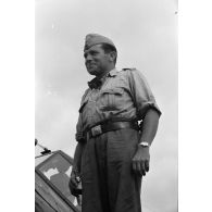 Le pilote d'un avion Junkers W 34 apporte le courrier des membres de l'unité de sauvetage en mer (Seenotstaffel).