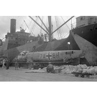 La carcasse d'un bombardier Junkers Ju-88 codé 7A+BH du 121e groupe de reconnaissance (Aufklärungsgruppe (F)121).