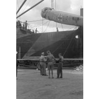 La carcasse d'un bombardier Junkers Ju-88 codé 7A+BH du 121e groupe de reconnaissance (Aufklärungsgruppe (F)121).