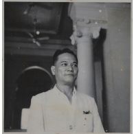 M. Béziat et M. Jacquemart félicitent chaleureusement le nouveau président. [description provisoire]