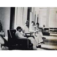 Prestation de serment du président Hoach. [description provisoire]