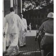 Prestation de serment du président Hoach. [description provisoire]