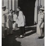 Prestation de serment du président Hoach. [description provisoire]