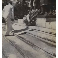 Prestation de serment du président Hoach. [description provisoire]