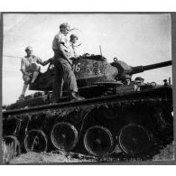 1953 - " Armagnac" - mon char de Chef d'escadron et l'adj-chef Gonin (M24 Chaffee). [légende d'origine]