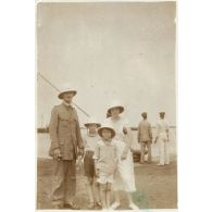 Dakar , Yves de B, Nane, Henry et Alain. [légende d'origine]<br>