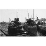 Sous-marins italiens. [légende d'origine]