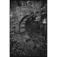 Fort du Mûrier. Plateforme pour 75 AA - 1991. [légende d'origine]