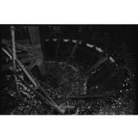 Fort du Murier. Plateforme Raguet pour 75 AA - 1991. [légende d'origine]