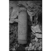 Ouvrage des Aïttes. ''Souvenir'' non explosé de nos ''amis'' italiens ! - 1992. [légende d'origine]