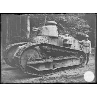 Tank après l'attaque du 18 juillet 1918, Aisne, tank français. [légende d'origine]