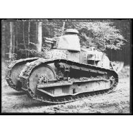 Tank après l'attaque au 18 mai 1918, forêt de Villers-Cotterêts. [légende d'origine]