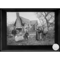 Le retour au foyer détruit, Somme. [légende d'origine]