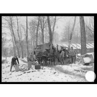 La roulante arrive aux cantonnements de 1ère ligne devant Lassigny. [légende d'origine]
