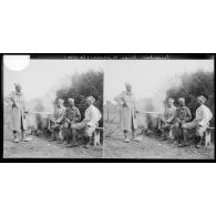 Sénégalais (Congos et malgaches), la pipe. [légende d'origine]