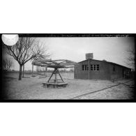 Manège construit par les boches à Avricourt, Oise, mars 1917. [légende d'origine]