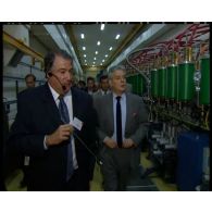 Visite du site AIRIX-CEA de de Moronvilliers par Alain Richard, ministre de la Défense.