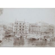 Le port à Beyrouth. [légende d'origine]