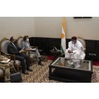 Opération Barkhane : déplacement de la ministre des Armées à Niamey, au Niger.