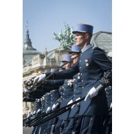 Défilé des élèves de l'Ecole militaire interarmes (EMIA) sur les Champs-Elysées, à Paris.