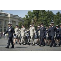 Défilé des élèves de l'Ecole du personnel paramédical des armées (EPPA) sur les Champs-Elysées, à Paris.
