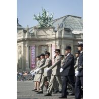 Défilé des élèves de l'Ecole du personnel paramédical des armées (EPPA) sur les Champs-Elysées, à Paris.