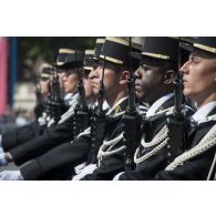 Défilé des élèves de l'école de Gendarmerie sur les Champs-Elysées, à Paris.