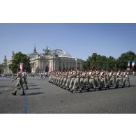Défilé des instructeurs du centre national d'entraînement commando (CNEC) sur les Champs-Elysées, à Paris.