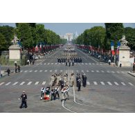 Défilé des élèves de l'Ecole du personnel paramédical des armées (EPPA) sur les Champs-Elysées, à Paris.
