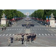 Défilé des élèves de l'Ecole du personnel paramédical des armées (EPPA) sur les Champs-Elysées, à Paris.